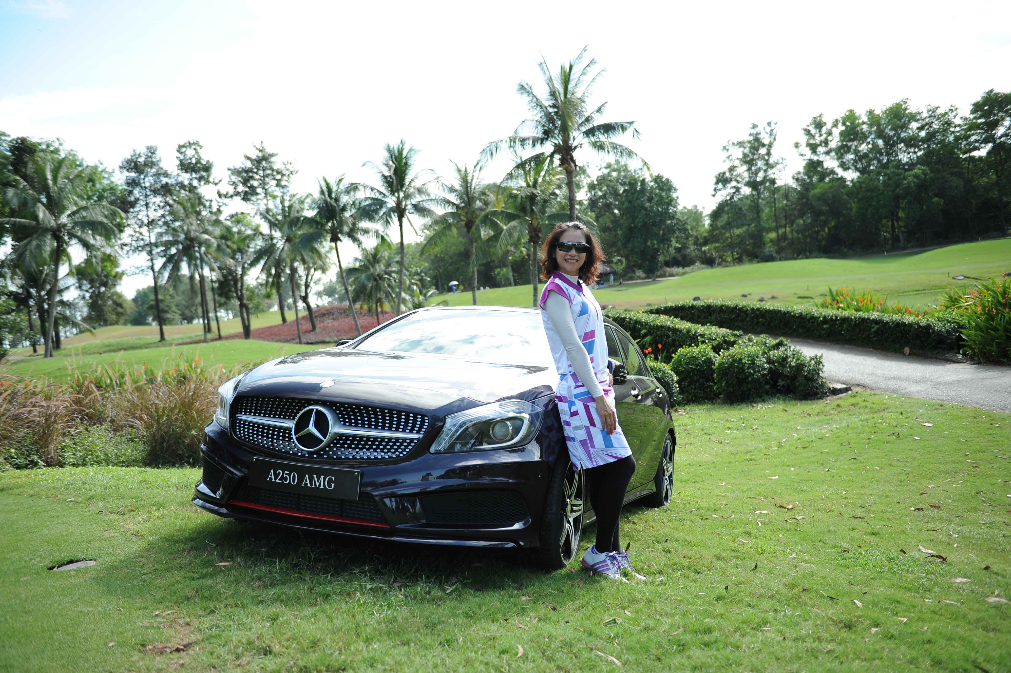 Một cú vung gậy, được xe Mercedes 1,6 tỷ đồng